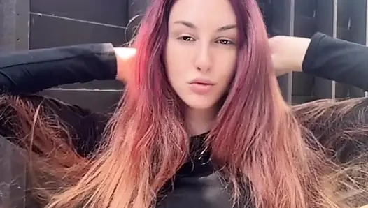 İtalyan büyük memeli orta yaşlı seksi kadın artemisia açık havada uzun saç fetişi