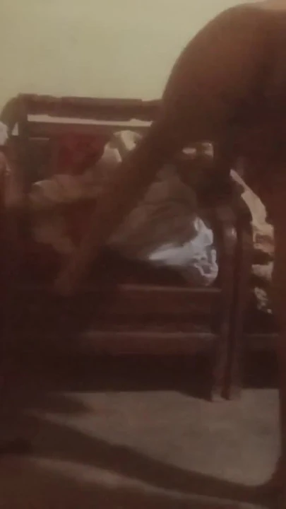 Падающий до челюсти момент из "любящий муж соблазняет свою жену, пока она работает дома целиком, видео-tarelgc_xxx"