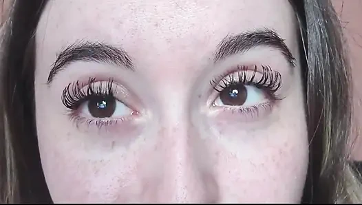 Sen edepsiz yarağına dokunurken bu tanrıça seni izliyor