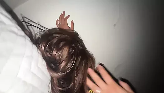 Küçük evcil hayvanıma zengin domaltarak seks