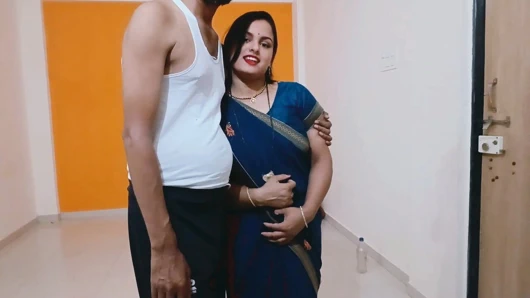 Rhea ji erkek arkadaşı tarafından desi tarzında sikildi ve Riya'ya zevk verildi