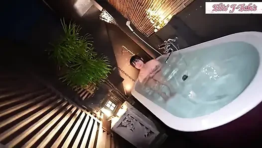 Yaşamda Bir Kez Çekilen Bir Bakış, Saf Netlik ve En Üst Düzey Allure Kısa Bir Süre Yakalandı