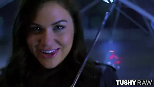 Tushyraw karmen karma bir anal kraliçe ve onu seviyor