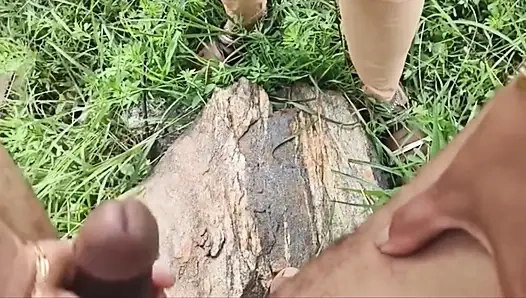 Hizmetli karım açık havada sert sikişiyor çiftliklerim binmenin tadını çıkarıyor