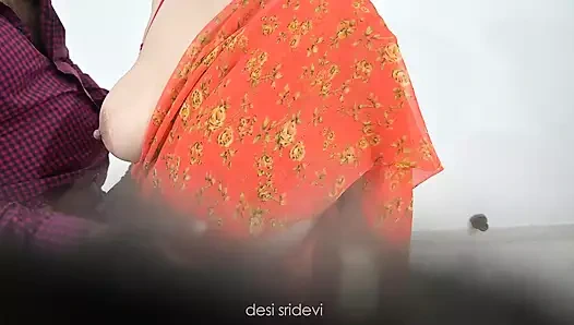 Hintli hizmetçi üvey annesiyle eğleniyor