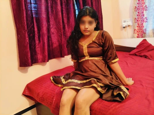 Hintli desi güzel kız sıkı amcık sikişi tharki chacha Hintçe sesli seks, sevimli genç kız büyük zenci yarağı alıyor Hintli ev yapımı xxxx