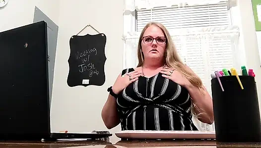 Öğretmenin ofisinde sana 31 talimatı veriyor ve onu hamile verdiğini ortaya çıkarıyor!