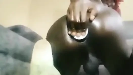 Femboylar boşalmak için kendini sikiyor