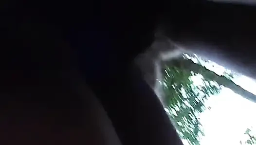 İtalyan amatör esmer kırsalda iki yarakla sikişiyor