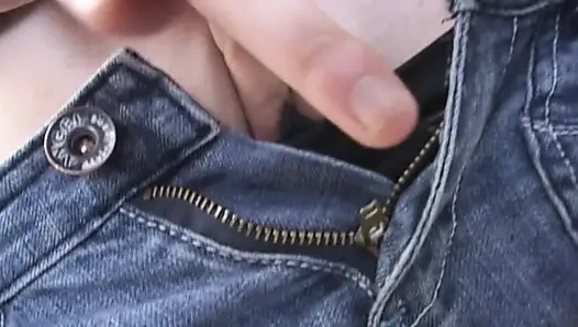 Masum genç kız sürtük üvey annesinin bir yabancıyla sikiştiğini öğreniyor