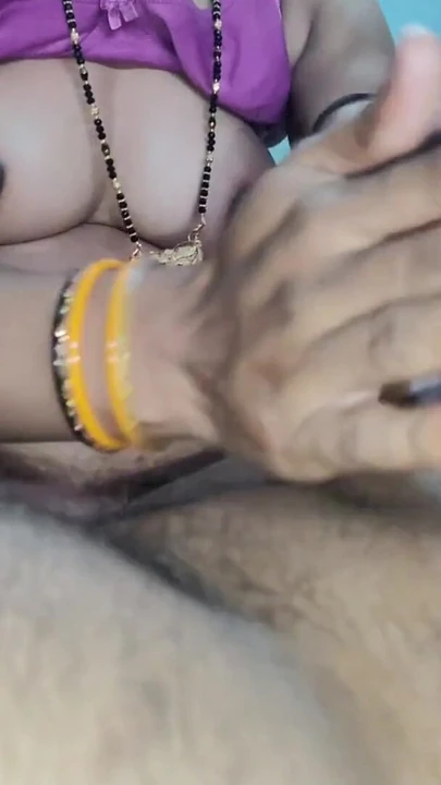 Hintli hamile kadın boşalmaya yardım etti | Klip 1