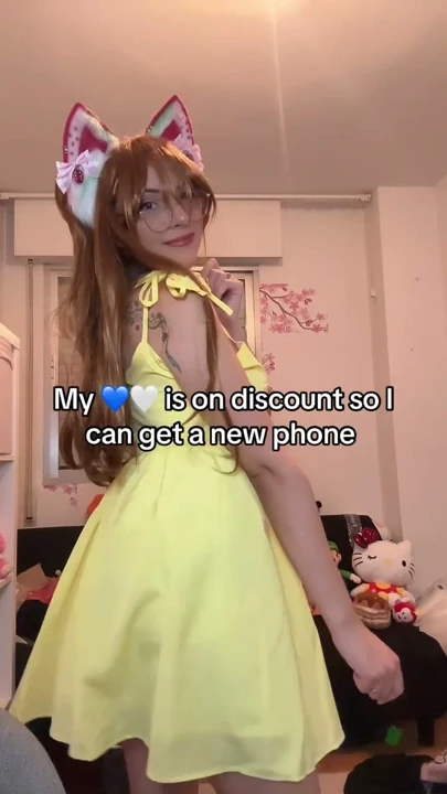Tatlı cosplay bebeği