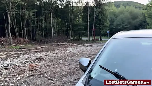 Striptiz şişesi çevirme oyunu için ıslak bir sakso ödülü