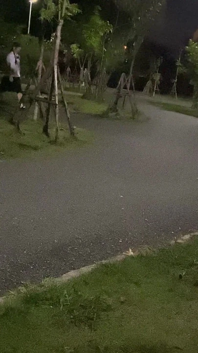 Yolda solo bir öğrenci