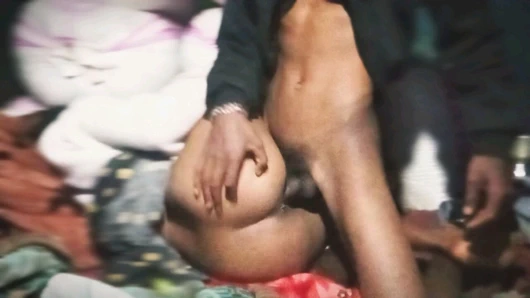 Hintli desi köylü genç çift evde sert seks yapıyor