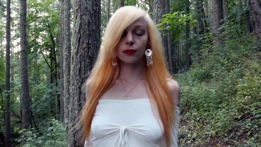 Seksi roxy ağır çekim çıplak olmayan video