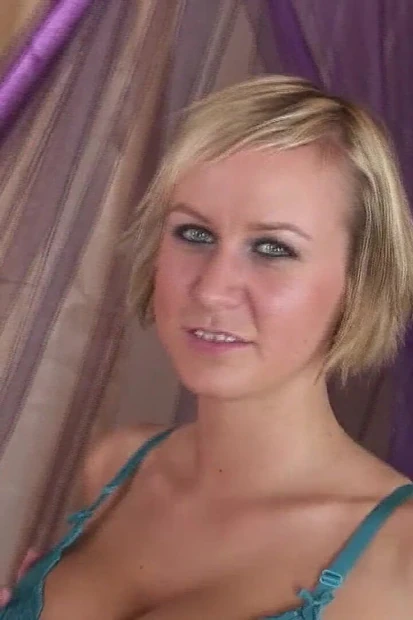 Большие сиськи и подруге вылизали киску