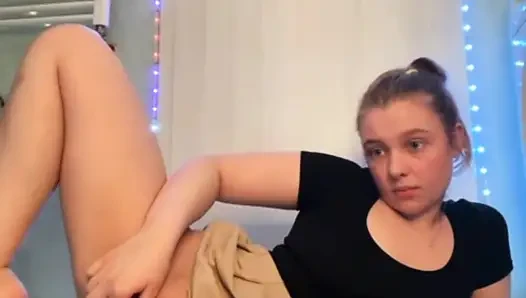 Blowjob and masturbating tight pussy jucielussie
