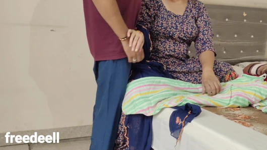 Evde izni olmadan ilk kez göt ve amcığı sikiyor