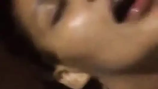 Safada gemendo de tesao