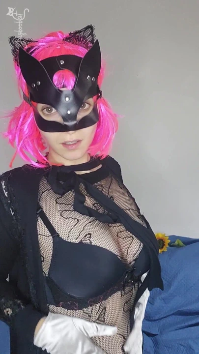 Kedicik maskem ve doğal göğüslerimle zevkimi ortaya çıkarın