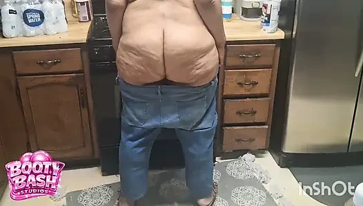 JAMAL ANAL KING FILMS ANAL QUEEN DAILY SO YOU CAN SEE HER PHAT JUICY ASS