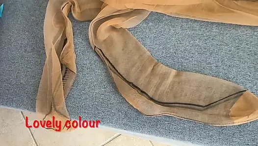 Bayan olgun ayaklar bir ziyaretçi için hazırlanıyor 400