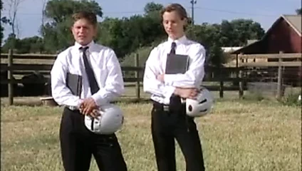 Kovboy mormon öğrencilere ders veriyor