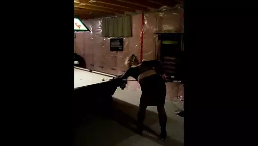 Caryl klas bir olgun gibi ahşabı nasıl okşayacağını biliyor