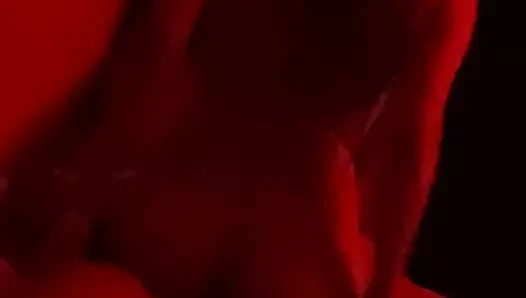 Kız kırmızı boynuzlu