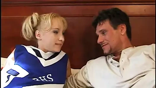 Sarışın cutiepie baştan büyük damızlık için patlama ona içinde yatak