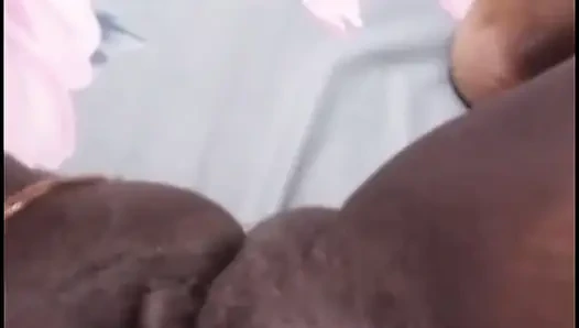 Herkesin orospusu, Baduero, oyuna geri döndü, gel durmadan o amcığı sik.