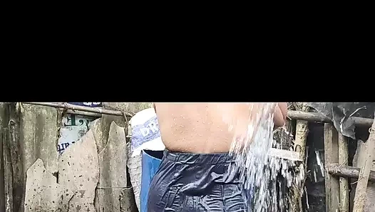 Hint ev karısı banyo dışında