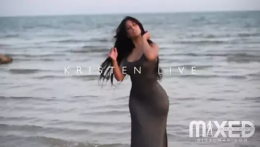 Sahilde süper kalın model kirsten – çılgın kıvrımlar