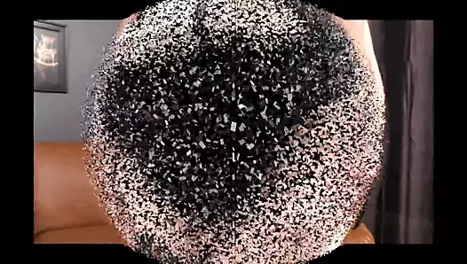 Dev kadın seks bombası şehvetli ve kışkırtıcı bir şekilde alay ediyor ve sigara içiyor