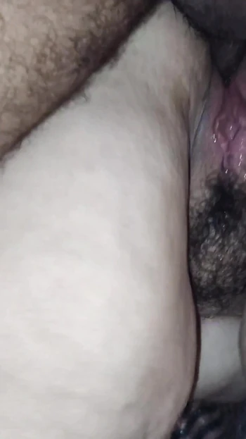 Ключевой момент из "Любопытная богиня - трахаю большую задницу волосатой киски горячей милфы"