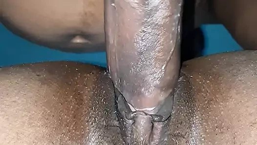 Beni takip etmek için yumruk sokuyor, ne zevk