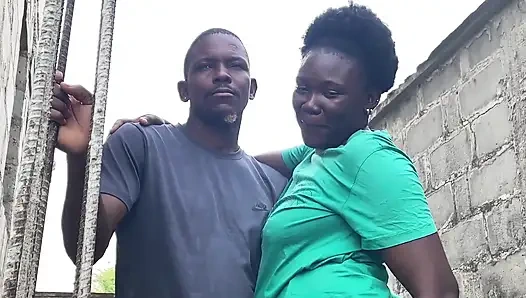 Binanın arkası kız arkadaşına