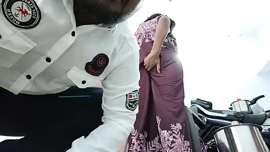 Üvey kız kardeş yaşlı üvey erkek kardeşini sikiyor
