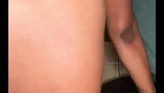 Dışarıda amcığımla eğleniyorum