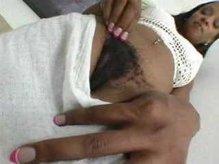 beyaz pantolon kıllı KEDİ