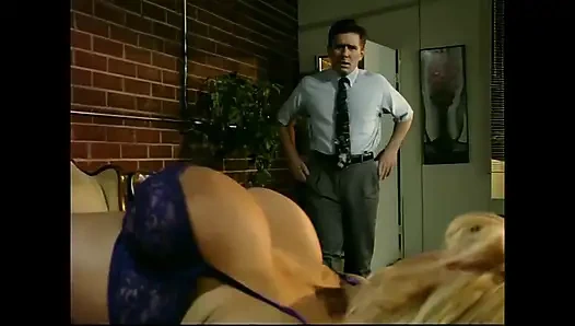 Rebecca Wild: Ben Senin Orospu'nuzum, Beni Sert Siktir