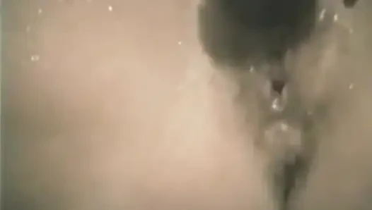 Sarışın orta yaşlı seksi kadın kendini fışkırtıyor