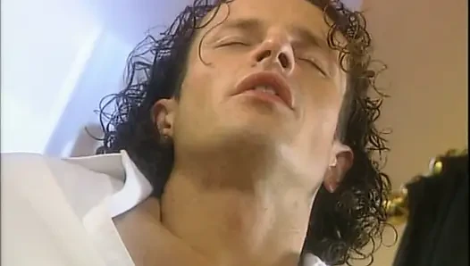 Fantastik azgın orta yaşlı seksi kadın büyük nostaljik boşalınmış bir yarağı emiyor ve sikiyor