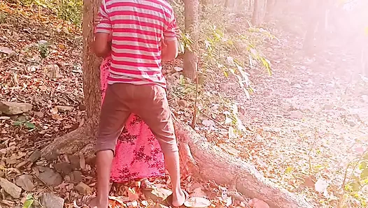 Hintli üvey anne ve üvey oğlu açık havada seks telugu edepsizce konuşuyor..