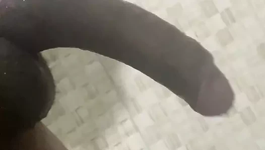 Uyanıyor ve duş alıyor