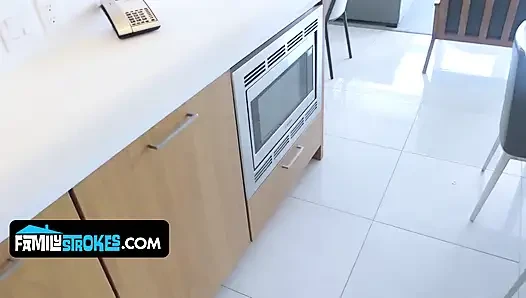 Stresli üvey anne Whitney Oc'un gerginliği uzaklaştırmak için üvey oğluna ihtiyacı var