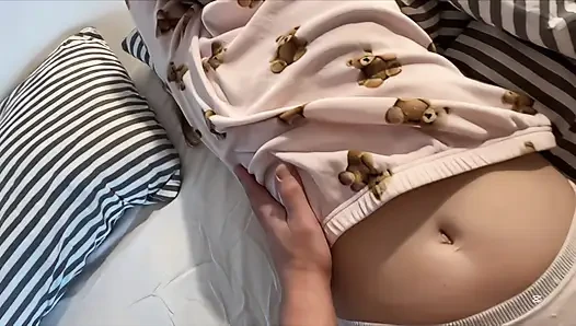 Bakire osuruk tatlı kızın bekaretini kaybetmeye hazır olduğu ve sikinin sert olamadığı o an başarısız oluyor çünkü o osuruyor