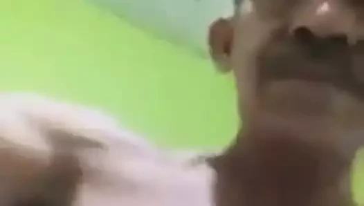 Hint yaşlı adam büyük horoz