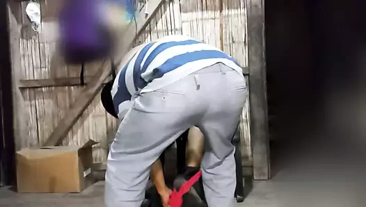 Üvey baba bir dans görerek baştan ve onu ayakta lanet biter